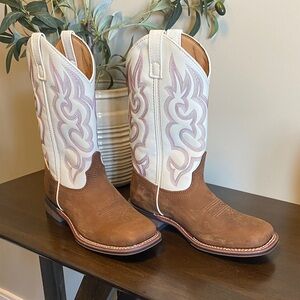 NWOB Laredo Brown Foot Cream Shaft Western Lace-Up Boots with Pink Stitching